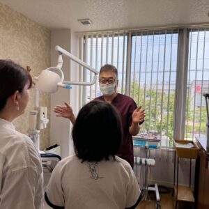 私が本当に見ているのは、今日の歯並びではありません。  30年後、お子さんが健康で、自信を持って笑っている姿です。